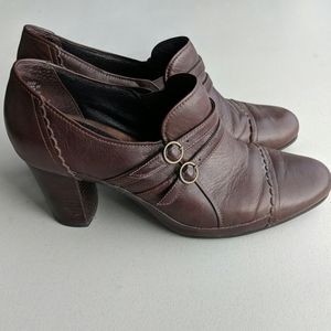Clarks Artisan buckle brown heel